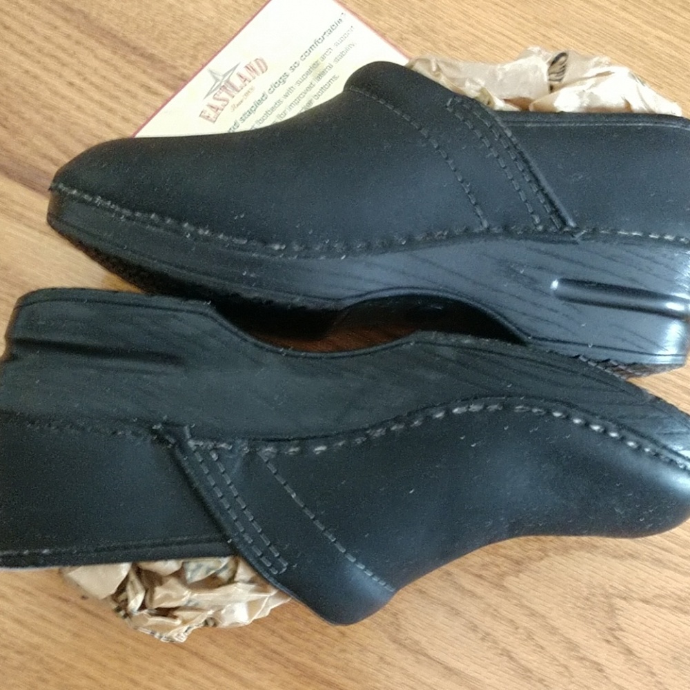 #6 Price Reduced Nubuc LEATHER Clogs Eastland Nordic Black